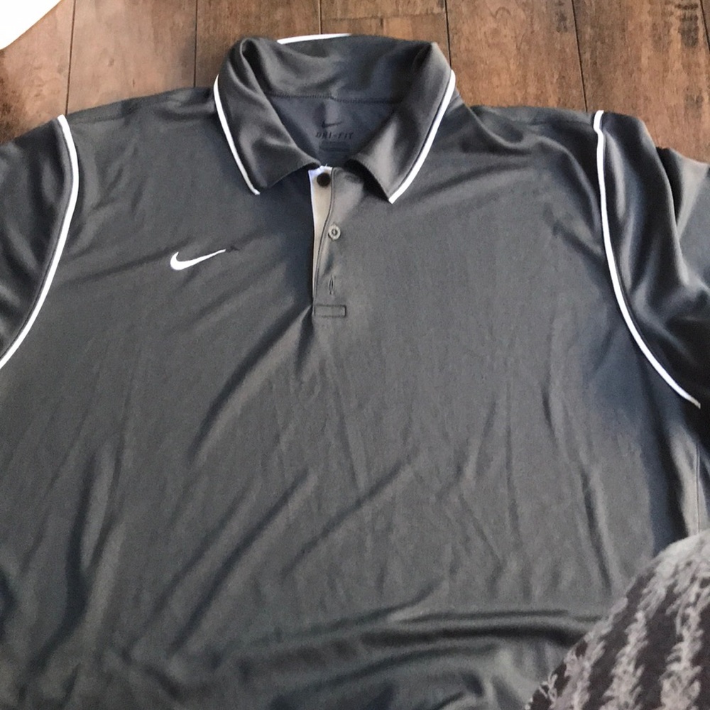 Men’s Nike shirt